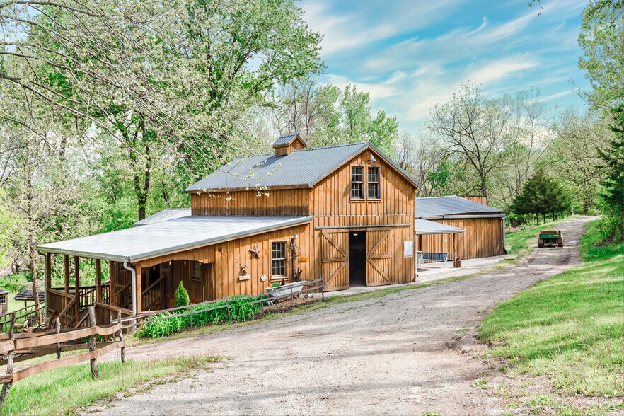 Primary Photo Of 22413 Highway C, Lawson Specialty For Sale