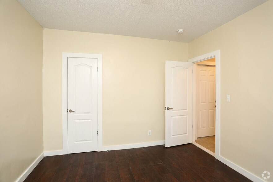 More Photos Of 12-16 Groton St, Hartford Apartments For Sale