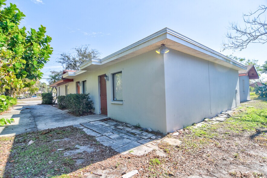 More Photos Of 11470 Oakhurst Rd, Largo Office For Sale