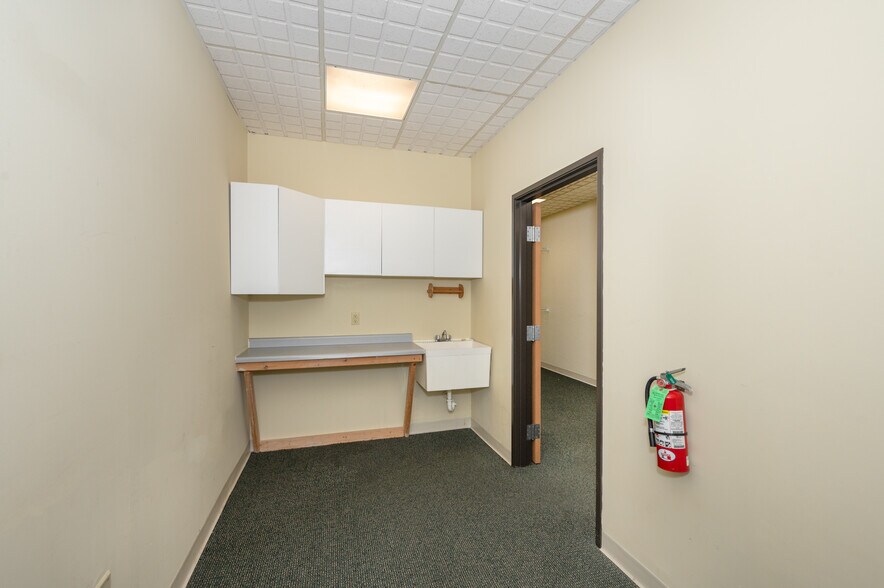 More Photos Of 323 W Superior St, Duluth Storefront Retail Office For Sale