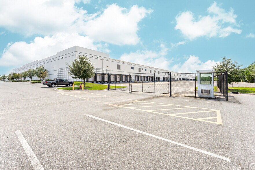 More Photos Of 12400 Presidents Ct, Jacksonville Warehouse For Lease