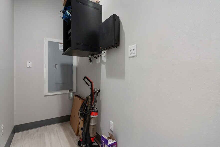 More Photos Of 8212 Liberty Grove Rd, Rowlett Medical For Sale