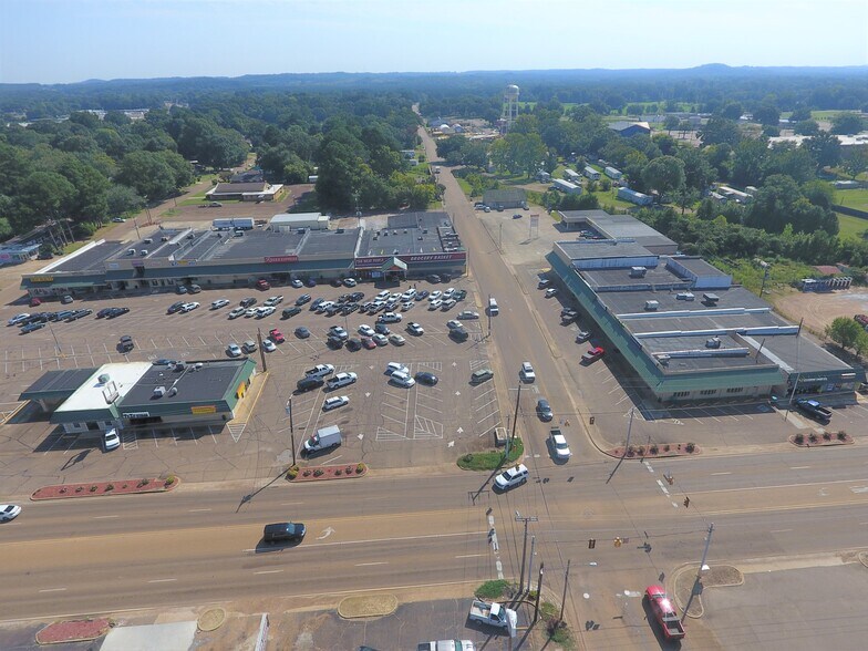 More Photos Of 1716-1770 Commerce St, Grenada Unknown For Lease