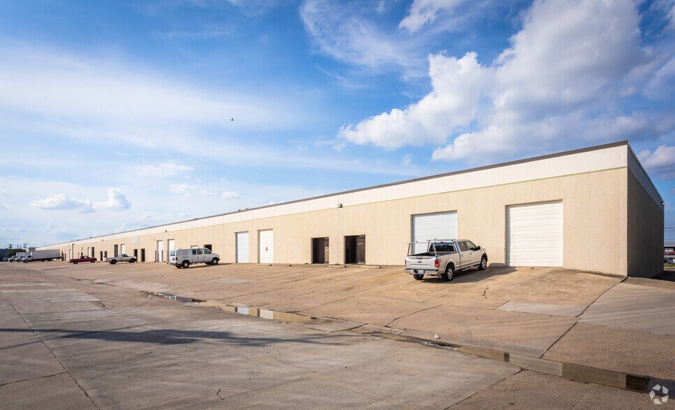 More Photos Of 10601-10732 Sentinel St, San Antonio Unknown For Lease