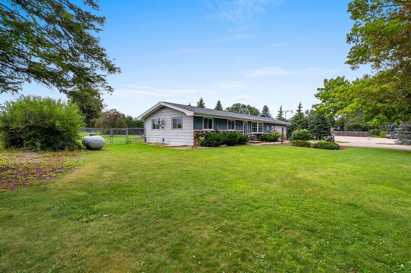 More Photos Of N5367 Mayflower Rd, Shiocton Office For Sale