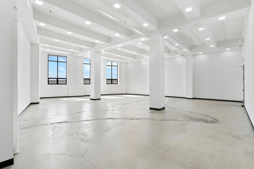 More Photos Of 4825 Metropolitan Ave, Ridgewood Loft Creative Space For Lease