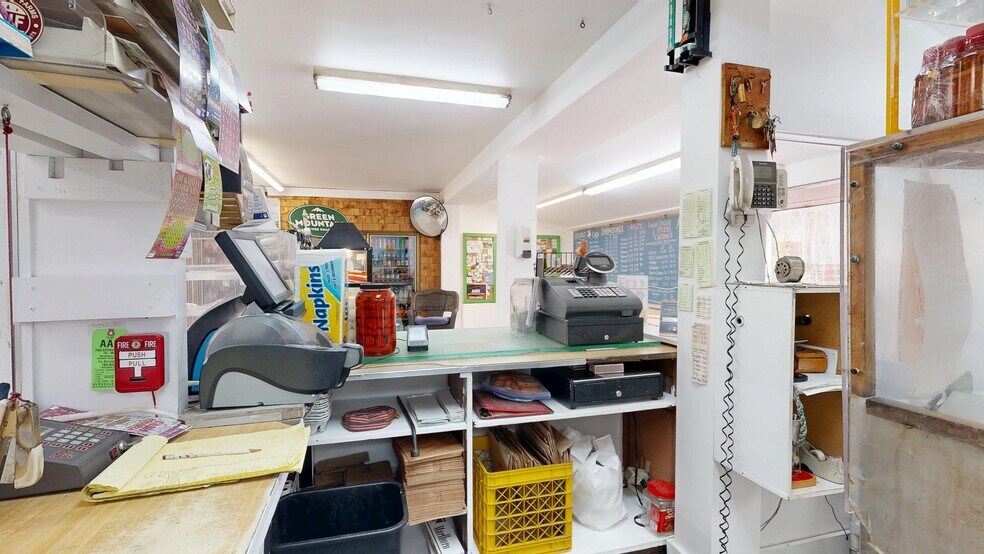 More Photos Of 130 Wardtown Rd, Freeport General Retail For Sale