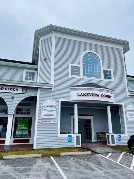 More Photos Of 42 E High St, East Hampton Storefront Retail Office For Lease