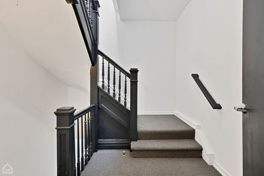 More Photos Of 2301 W Chicago Ave, Chicago Apartments For Sale