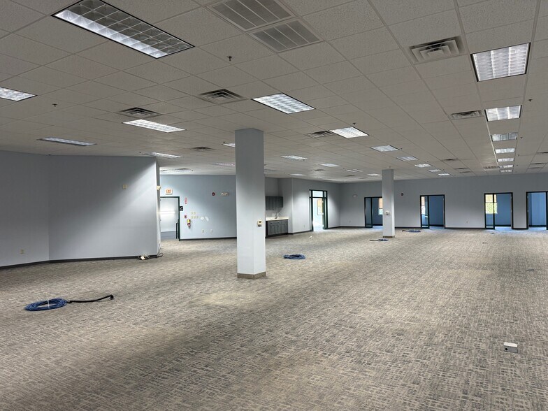 More Photos Of 1275 Park East Dr, Woonsocket Light Distribution For Lease