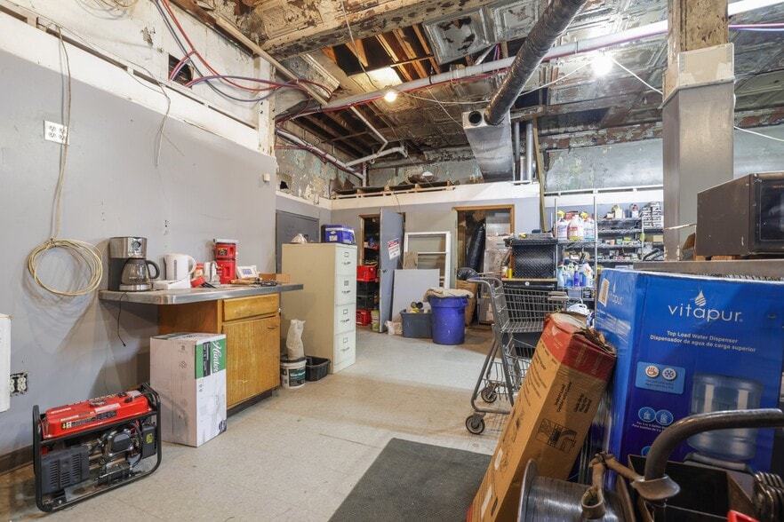 More Photos Of 1890 S High St, Columbus Light Distribution For Sale