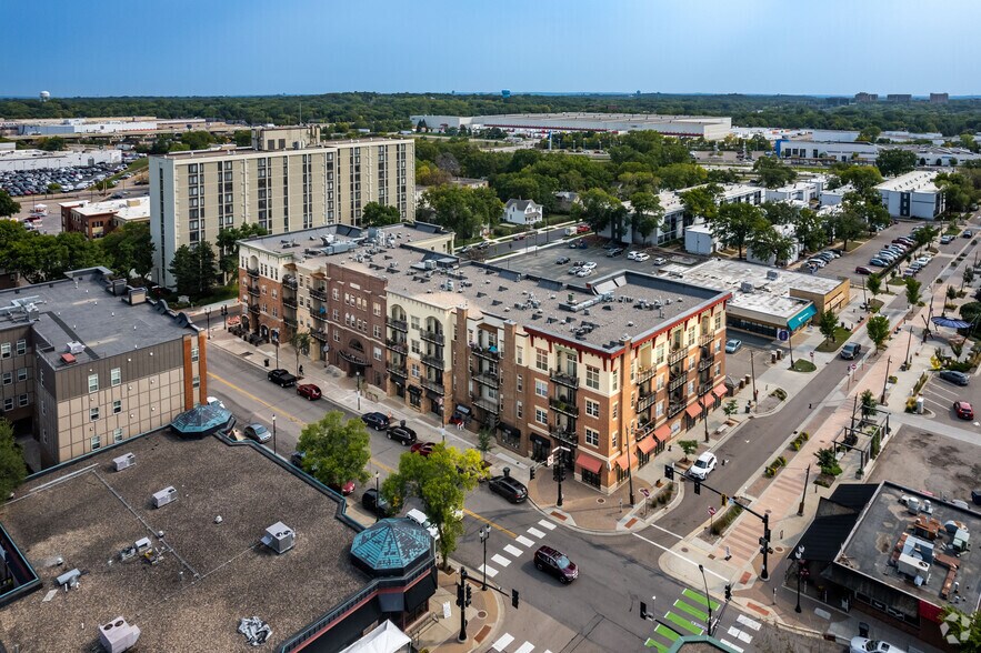 More Photos Of 712-786 Mainstreet, Hopkins General Retail For Lease
