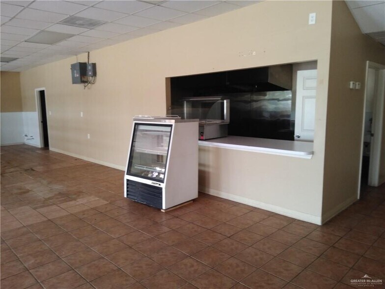 More Photos Of 939 S Alamo Rd, Alamo Convenience Store For Sale