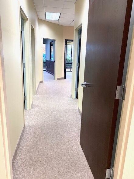 More Photos Of 1008 Hutton Ln, High Point Office For Lease