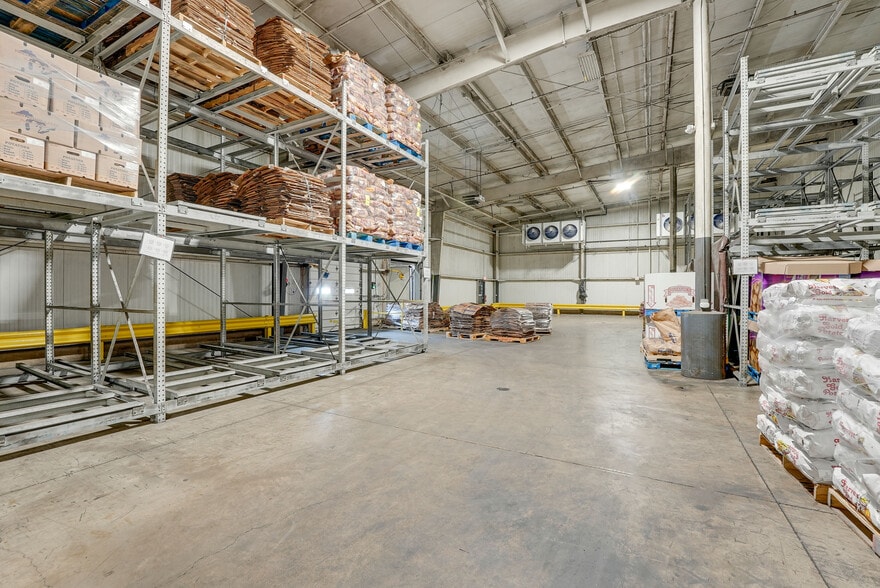 More Photos Of 400 Great Lakes Pky, Bellevue Warehouse For Sale