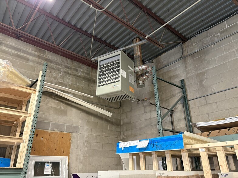 More Photos Of 1000 E Industrial Park Dr, Manchester Service For Lease