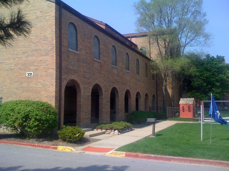 More Photos Of 329-331 S York Rd, Bensenville Daycare Center For Lease