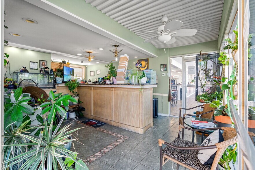 More Photos Of 606 N Ocean Blvd, Myrtle Beach Hotel For Sale