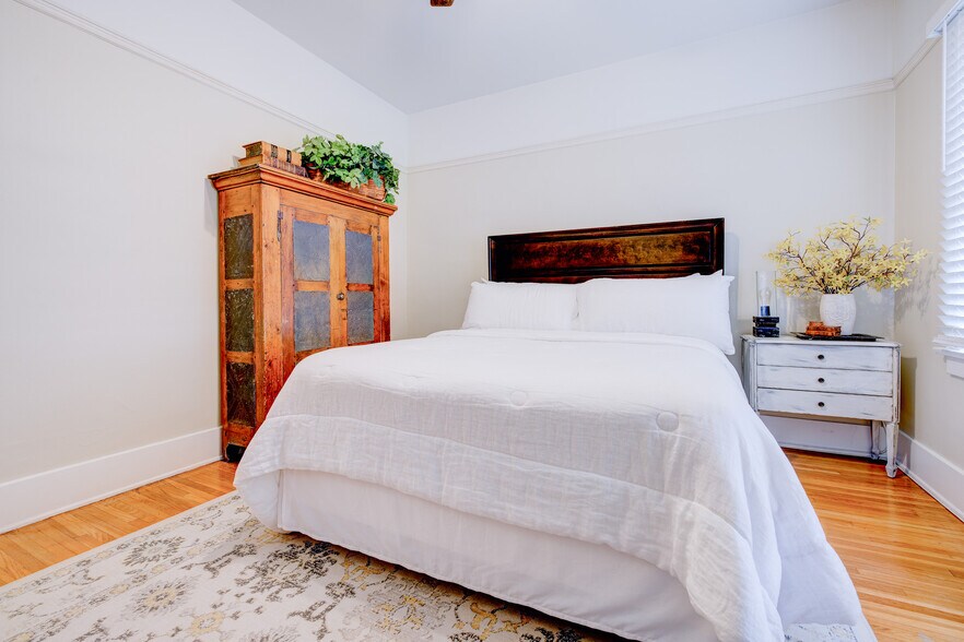 More Photos Of 1701 E Ocean Blvd, Long Beach Apartments For Sale
