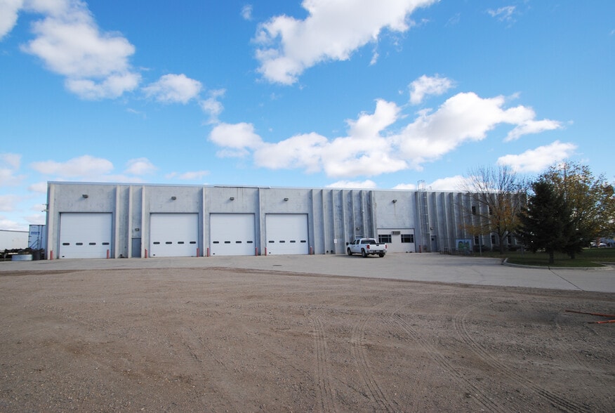 More Photos Of 3030 24th Ave S, Moorhead Light Manufacturing For Lease