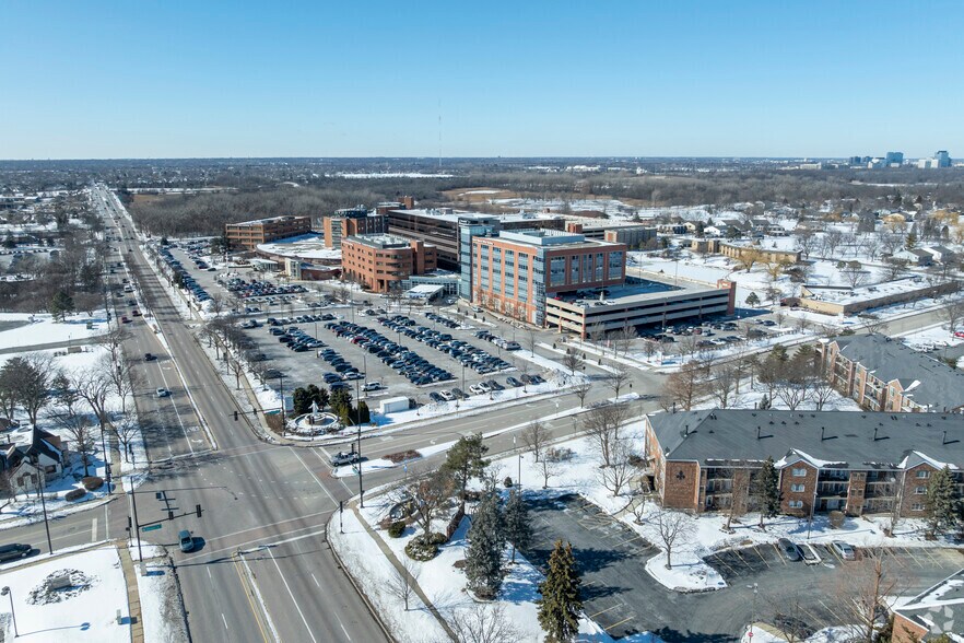 More Photos Of 800 Biesterfield Rd, Elk Grove Village Medical For Lease