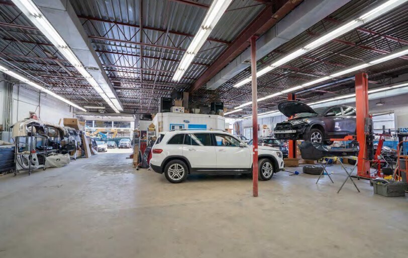 More Photos Of 53 Smith Pl, Cambridge Flex For Sale