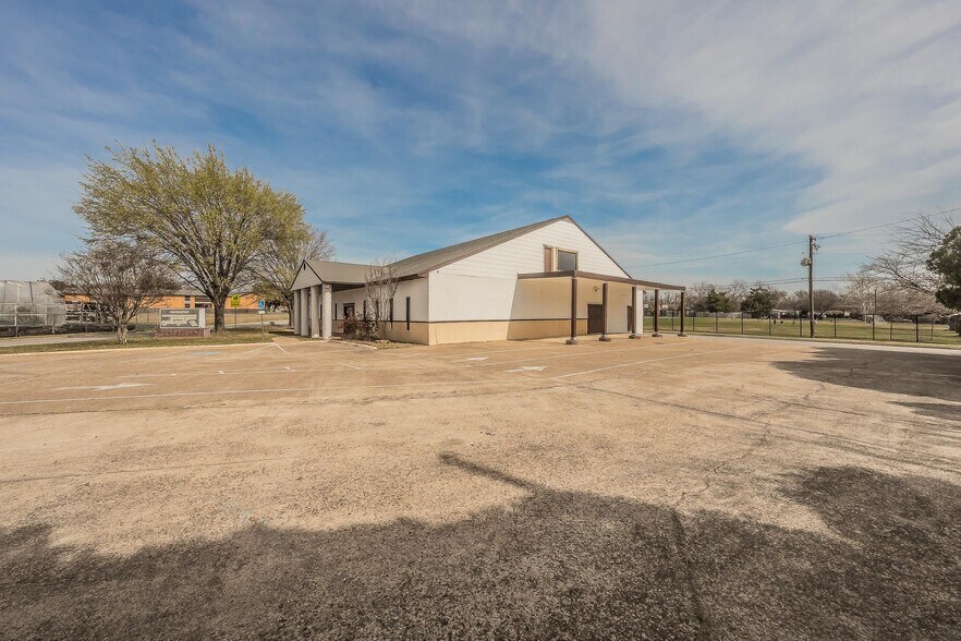 More Photos Of 5704 James Ave, Fort Worth Storefront Retail Office For Sale