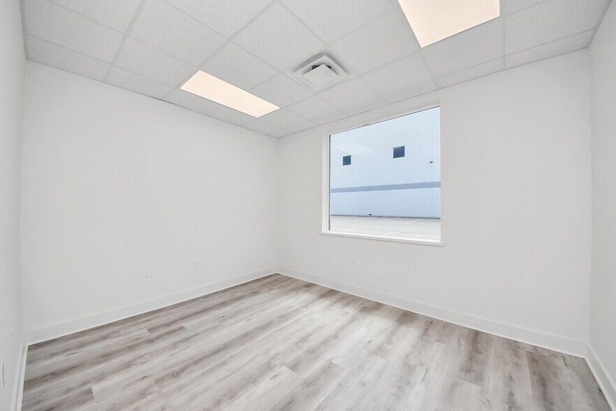 More Photos Of 431-435 Branchwood Ln, Fulshear Office For Lease