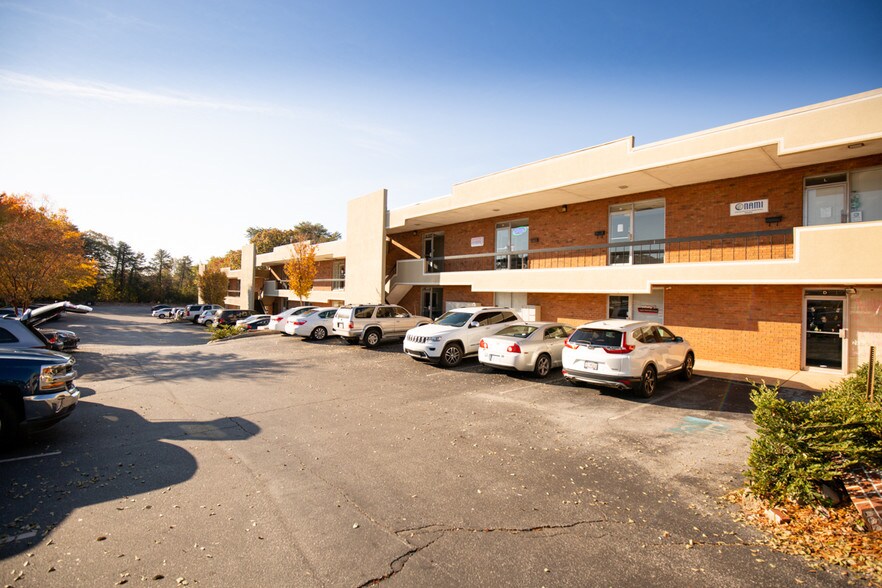 More Photos Of 2320 E North St, Greenville Office For Sale