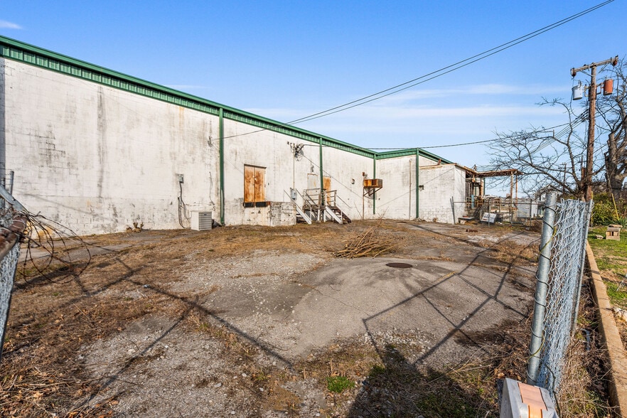 More Photos Of 1111-1115 Donelson Ave, Old Hickory Showroom For Lease