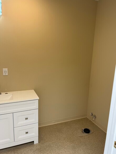 More Photos Of 4388 Sudderth Rd, Buford Warehouse For Sale