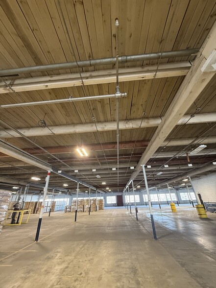 More Photos Of 220 E 14th Ave, North Kansas City Distribution For Lease