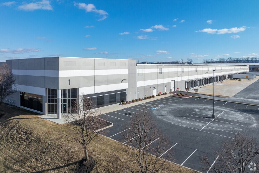 More Photos Of 1 S Shearer Dr, Carlisle Warehouse For Lease
