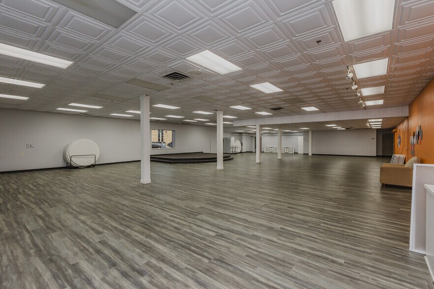 More Photos Of 724 N Main St, Newton Storefront For Sale