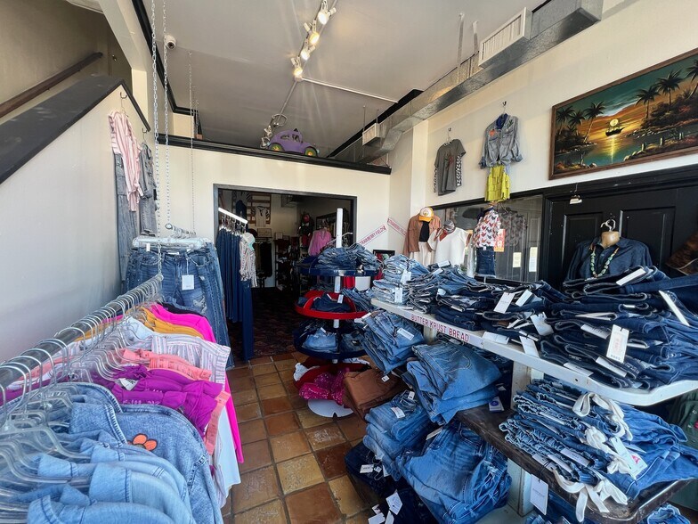 More Photos Of 1305 S 1st St, Abilene General Retail For Sale