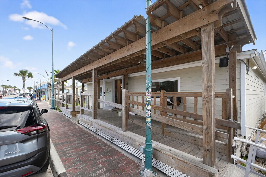 More Photos Of 411 Flagler Ave, New Smyrna Beach Freestanding For Lease