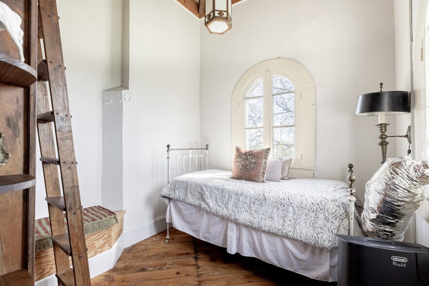 More Photos Of 2416 Lowesville Rd, Amherst Hospitality For Sale