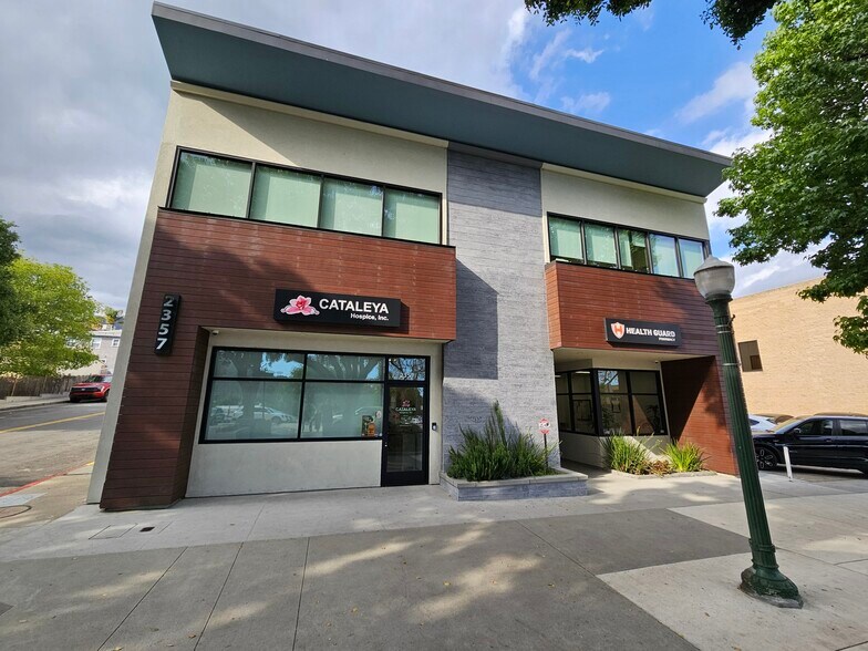 Primary Photo Of 2355-2357 Honolulu Ave, Montrose Office For Lease