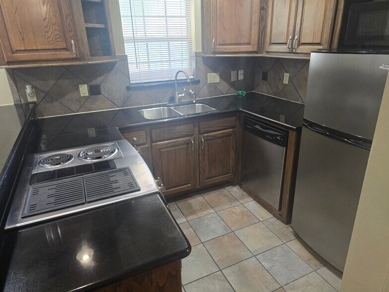 More Photos Of 2030 Portsmouth St, Houston Apartments For Sale