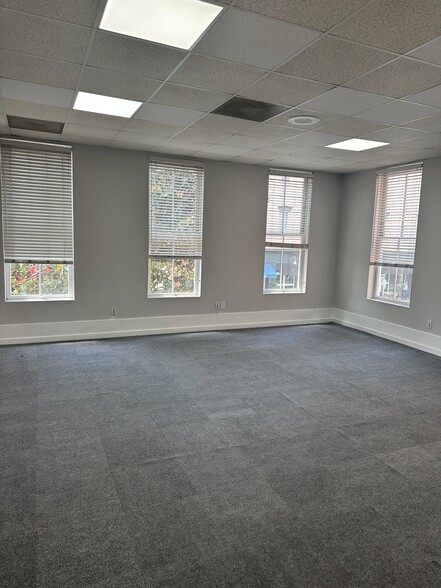 More Photos Of 110-118 Bull St, Savannah Storefront Retail Office For Lease