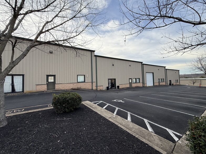 More Photos Of 26 Perchwood Dr, Fredericksburg Industrial For Sale