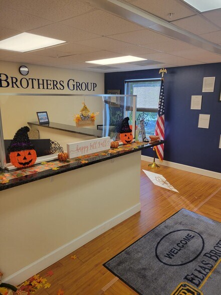 More Photos Of 4627 Arnold Ave, Naples Light Manufacturing For Lease