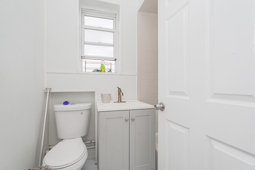 More Photos Of 419 Jersey St, Staten Island Storefront For Sale