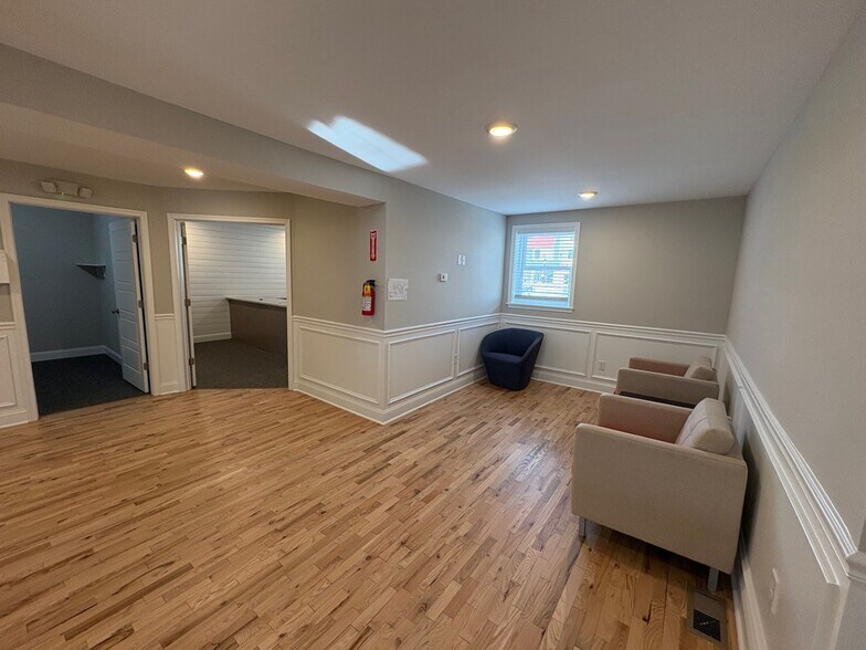 More Photos Of 413 Eastern Blvd, Essex Office Residential For Sale