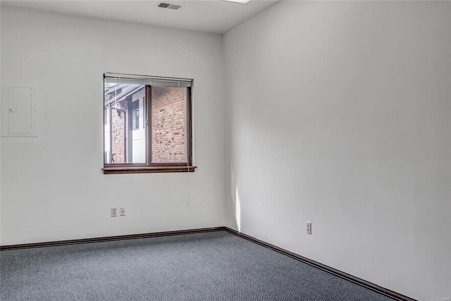 More Photos Of 101-279 Clarkson Executive Park, Ellisville Office For Lease