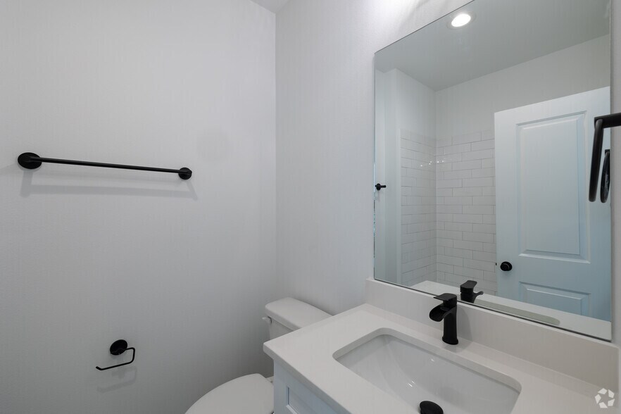 More Photos Of 2527 Judiway St, Houston Apartments For Sale