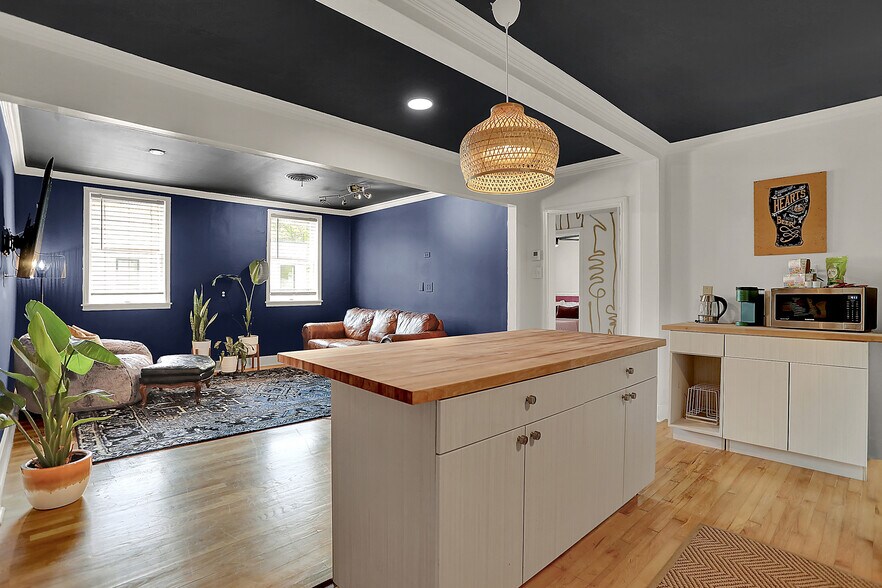 More Photos Of 2258 Young Ave, Memphis Loft Creative Space For Sale