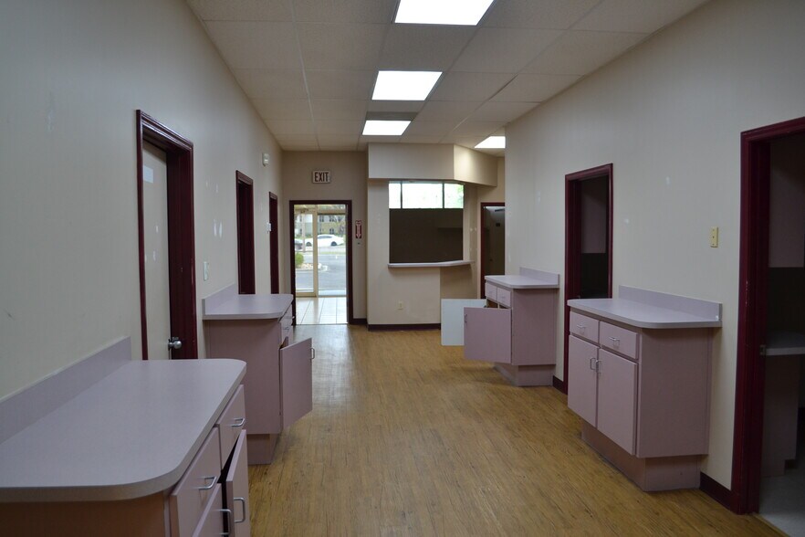 More Photos Of 1600 Park Ave, Orange Park Unknown For Lease