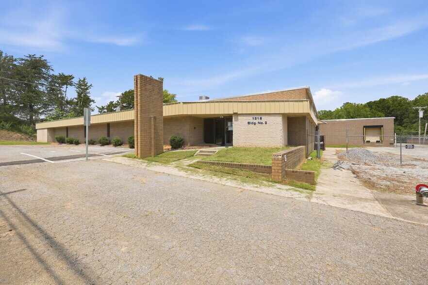 More Photos Of 1218 Hickory Chapel Rd, High Point Light Distribution For Sale