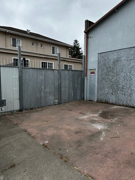More Photos Of 2825 West St, Emeryville Warehouse For Sale